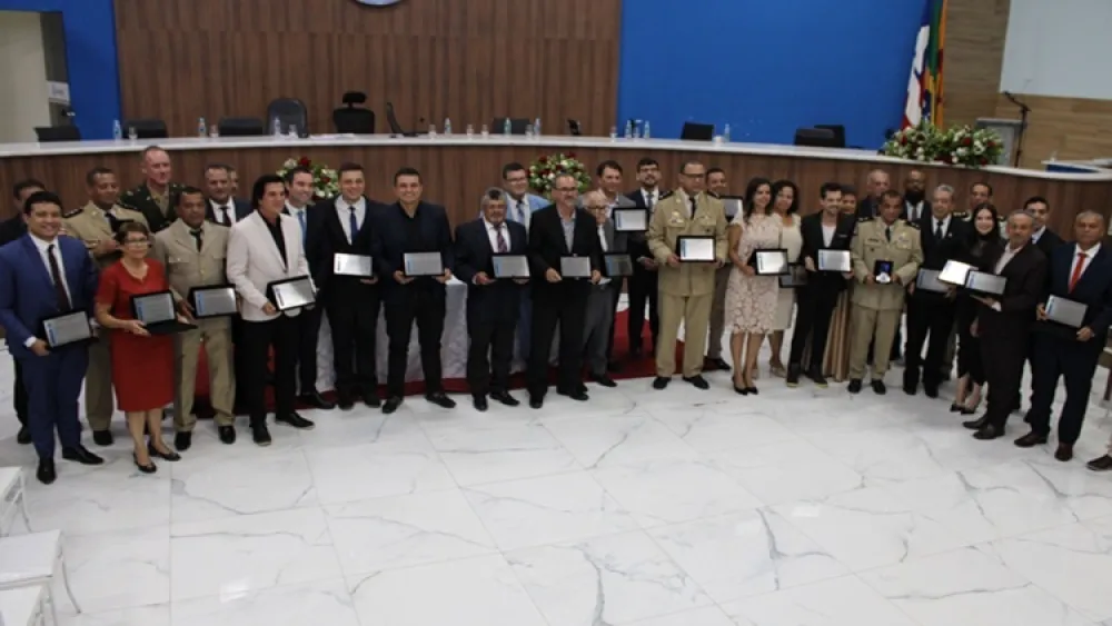 Câmara de Vereadores de Brumado encerra ano legislativo e entrega 24 honrarias