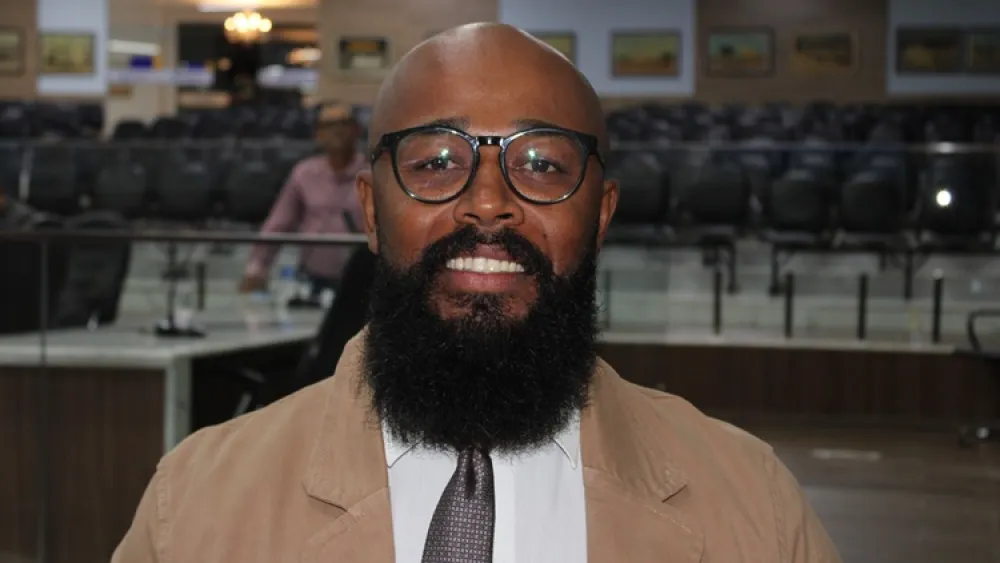 Alípio Porrada sugere TVs nos leitos do Hospital Municipal e promoção de campanha de saúde para garis