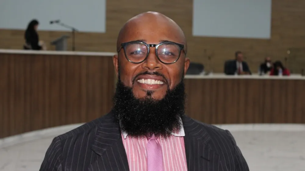 Alípio Santos propõe criação do Programa de Castramóvel, Registro e Assistência Veterinária Pública em Brumado