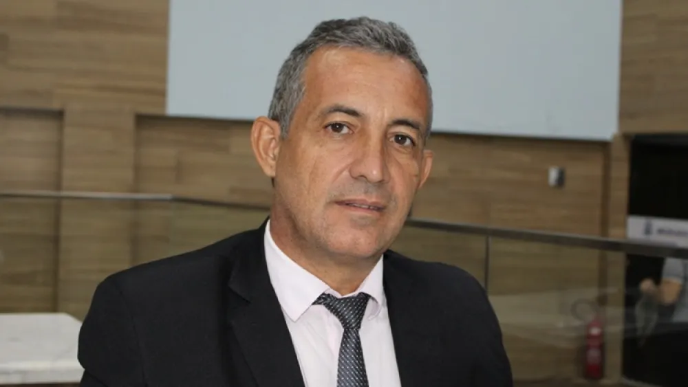 Aroldo Meira requer ampliação do Cemitério de Umburanas e instalação de ponto de ônibus no Espinheiro