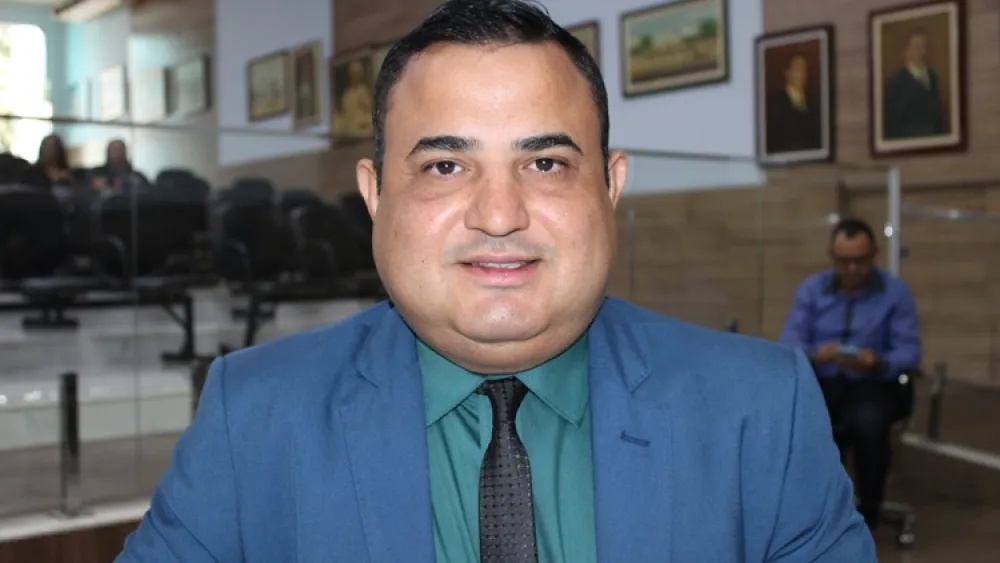 Maguinho indica concessão de Título de Cidadão Brumadense ao Senhor Roberto Carlos Souza