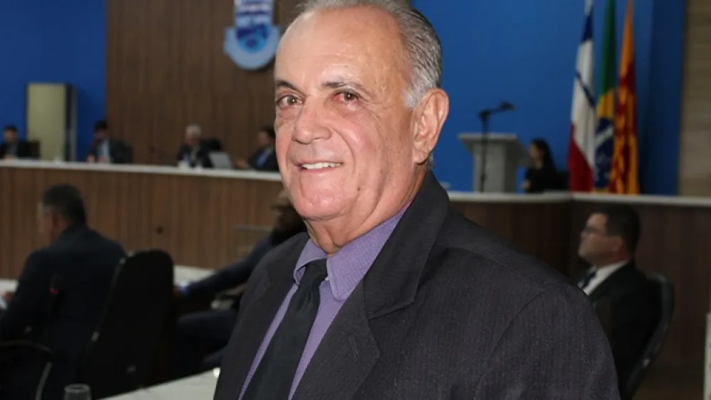 Glaudson reivindica recapeamento do asfalto e troca de manilhas na estrada de acesso ao Arrecife