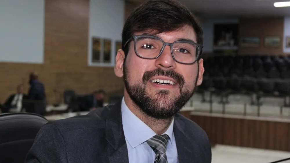 João Vasconcelos indica recapeamento asfáltico no Feliciano Pereira Santos e construção de praça no Represo