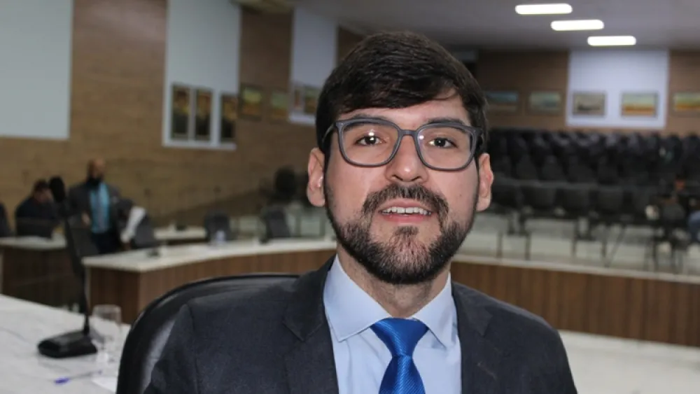 João Vasconcelos busca viabilização de equipe móvel para recolher animais soltos no trecho entre a BR-030 e Ubiraçaba