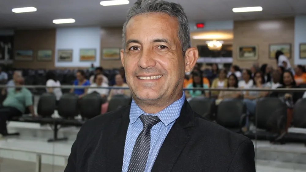 Aroldo Meira indica concessão do Título de Cidadão Brumadense a Benedito Rodrigues Moreira