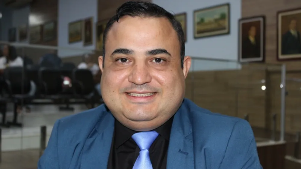 Maguinho sugere concessão de Título de Cidadão Brumadense a José Gomes Guimarães Júnior