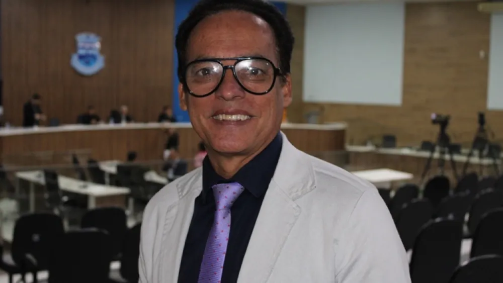 Santinho requer conclusão do serviço de pavimentação da Rua Ana Angélica Gama