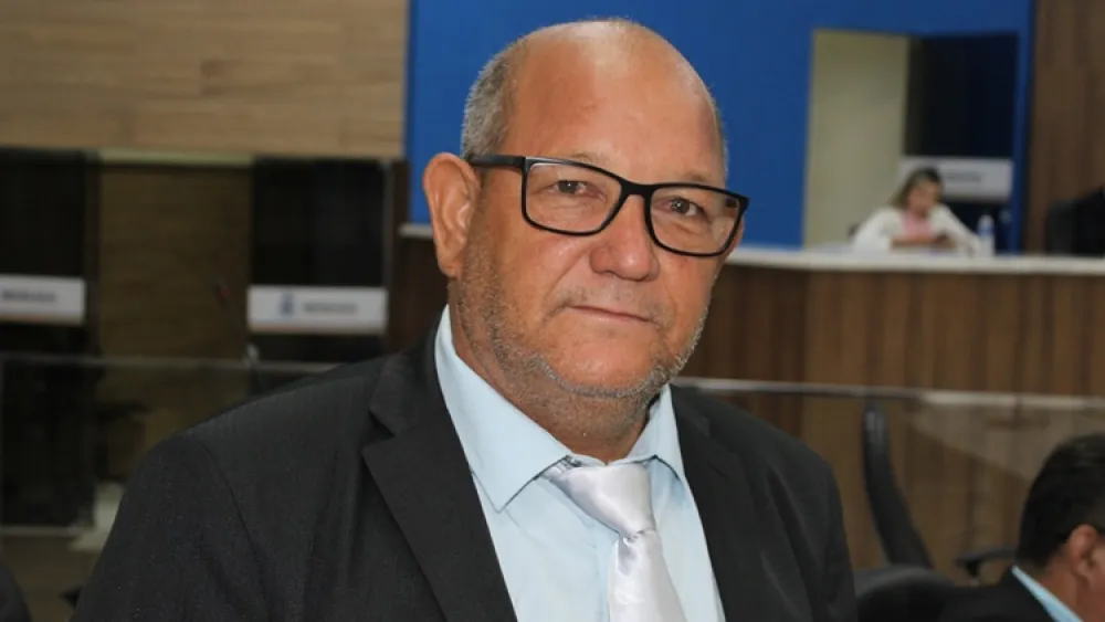 Vadim Garrincha cobra serviço de pavimentação e rede de esgoto na Rua Carlos Lima Rizério