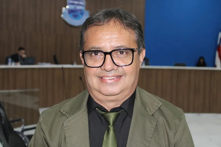 Miro Silveira apresenta Moção de Aplausos a representantes do 24º BPM em Brumado