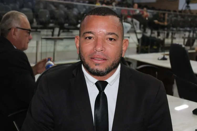Harley Lopes busca concessão do Título de Cidadão Brumadense a Henrique Moreira Rocha