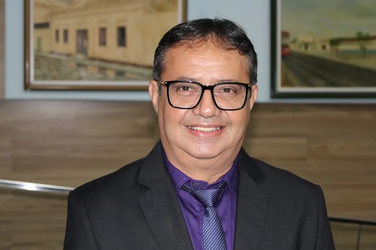 Miro Silveira solicita limpeza, iluminação e ligação de rede de água no cemitério da Vila Presidente Vargas