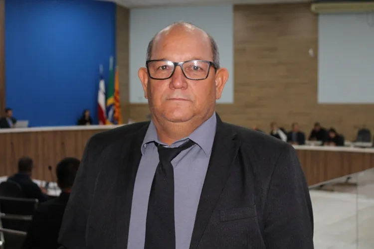 Garrincha pleiteia instalação de quebra-molas no Olhos D’água e limpeza geral no cemitério de Correias
