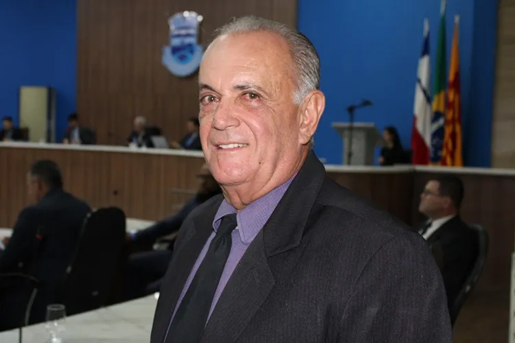 Glaudson reivindica recapeamento do asfalto e troca de manilhas na estrada de acesso ao Arrecife
