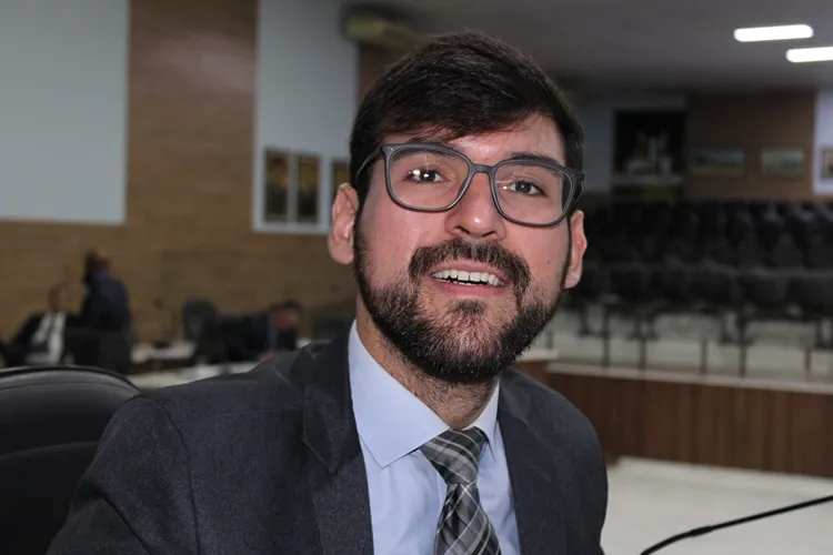 João Vasconcelos indica recapeamento asfáltico no Feliciano Pereira Santos e construção de praça no Represo
