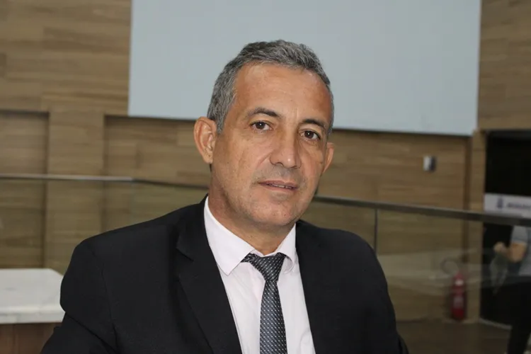 Aroldo Meira requer ampliação do Cemitério de Umburanas e instalação de ponto de ônibus no Espinheiro