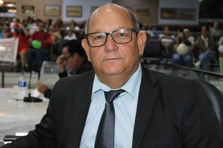 Vadim Garrincha solicita ampliação e manutenção de cemitério na zona rural