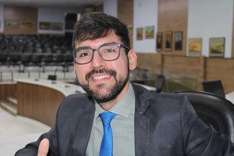 João Vasconcelos cobra benefícios para comunidades de Ubiraçaba e Samambaia