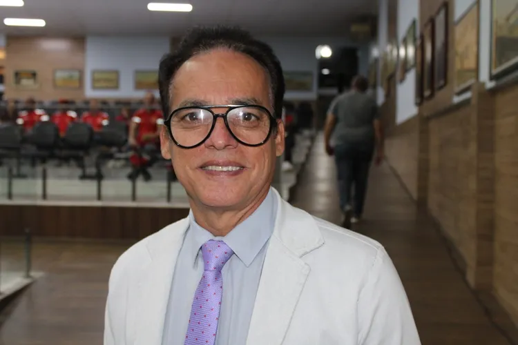 Santinho requer Moção de Aplausos à Escola Cívico Militar Idalina Azevedo Lobo