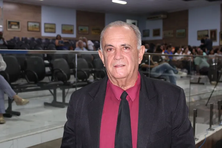 Glaudson solicita implantação de lombofaixa na Rua Aureliano de Carvalho em Brumado