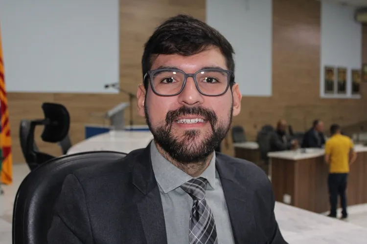 João Vasconcelos homenageia Clínica de Direitos Humanos da Uneb em Brumado