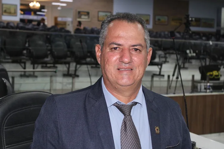 Palito solicita reforma da Praça Senhora Sant'Ana no Distrito de Itaquaraí