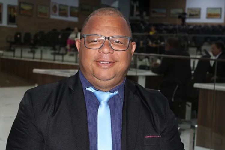 Boca cobra reforma da quadra esportiva do São Jorge e revitalização da Apae em Brumado