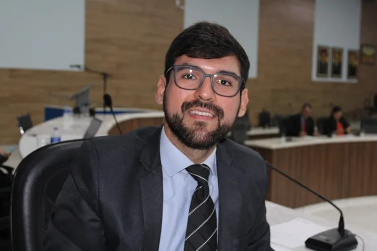 João Vasconcelos indica concessão do Título de Cidadão Brumadense ao Deputado Estadual Felipe Duarte