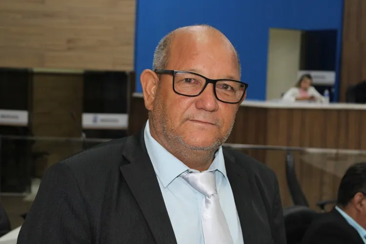 Vadim Garrincha cobra serviço de pavimentação e rede de esgoto na Rua Carlos Lima Rizério