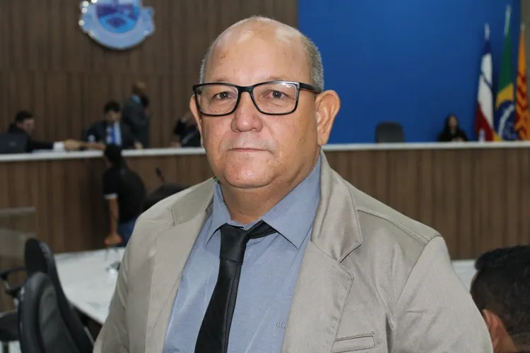 Vadim Garrincha indica construção de praça pública no Bairro Olhos D'água