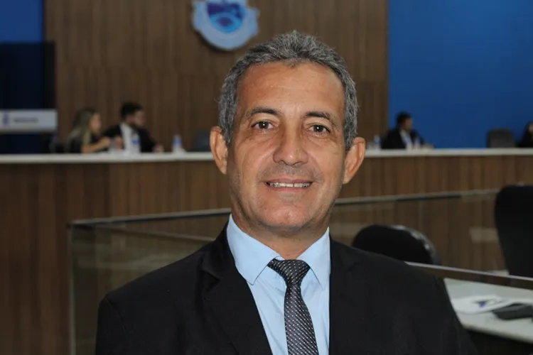 Aroldo Meira propõe aquisição de instrumentos de sopro para fanfarras das escolas municipais e construção de Casa de Apoio e de praça pública