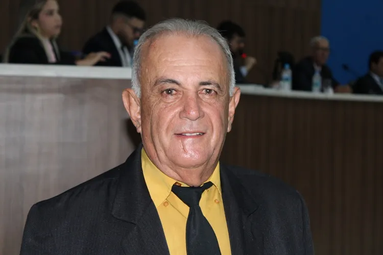 Glaudson busca concessão do Título de Cidadão Brumadense a Manoel Francisco Xavier Neto