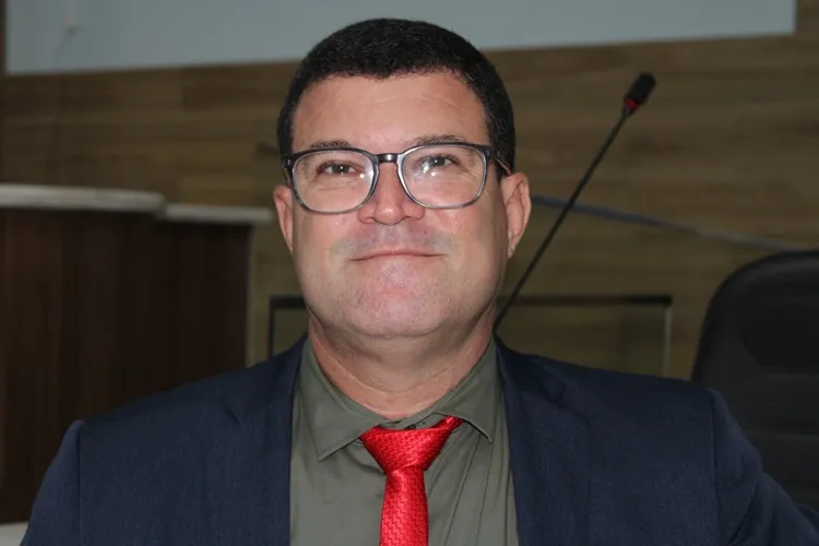 Rey de Domingão reivindica serviço de capina, roçagem e limpeza geral das vias públicas da cidade