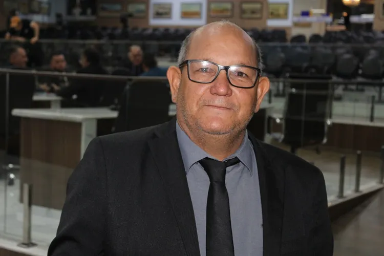 Vadim Garrincha cobra manutenção na Estrada da Passagem em Umburanas