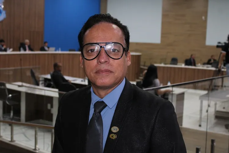 Santinho reivindica reforma e revitalização completa na Praça Donatila Meira Lobo