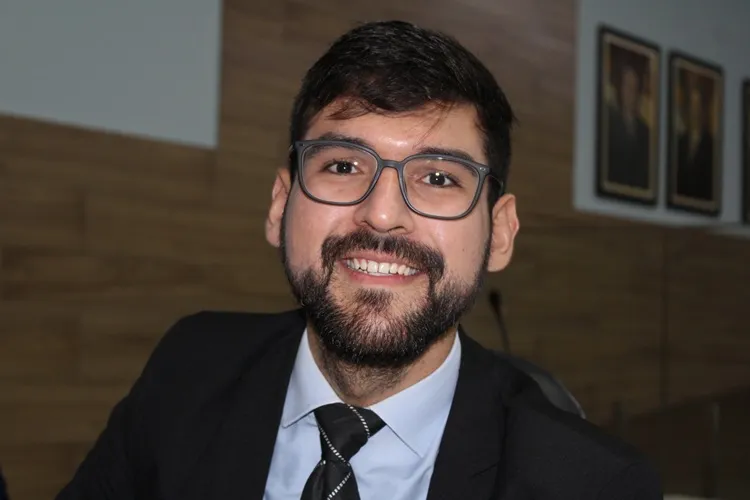 João Vasconcelos defende criação de Central de Intermediação em Libras em Brumado