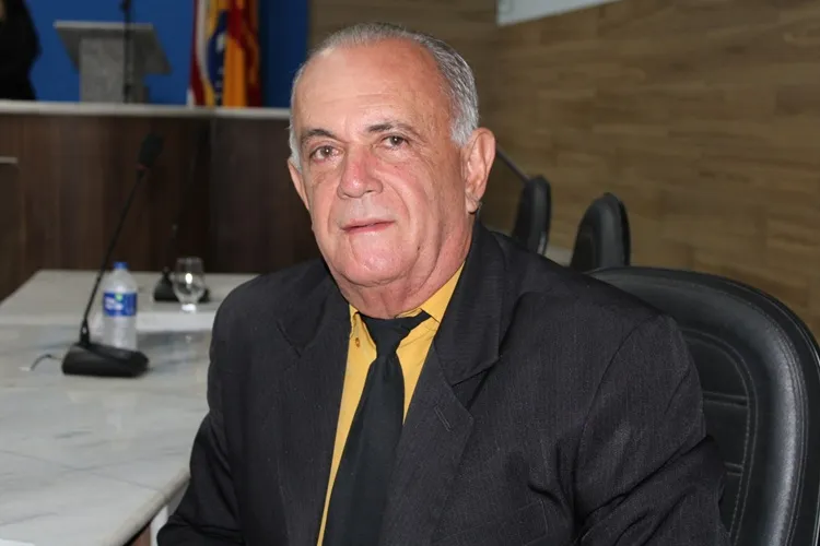 Glaudson busca execução de serviço de roçagem na BA-262 na região de Arrecife/Piabanha