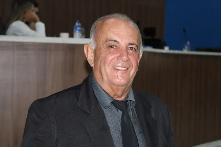 Glaudson reivindica iluminação da Avenida Ápio Cardoso e limpeza do Cemitério de Correias