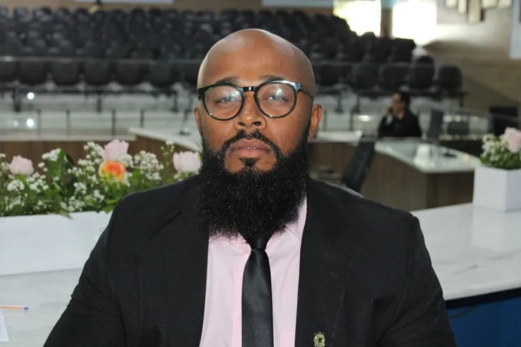 Alípio Santos requer realização de campanha de conscientização sobre a coleta e descarte do lixo residencial