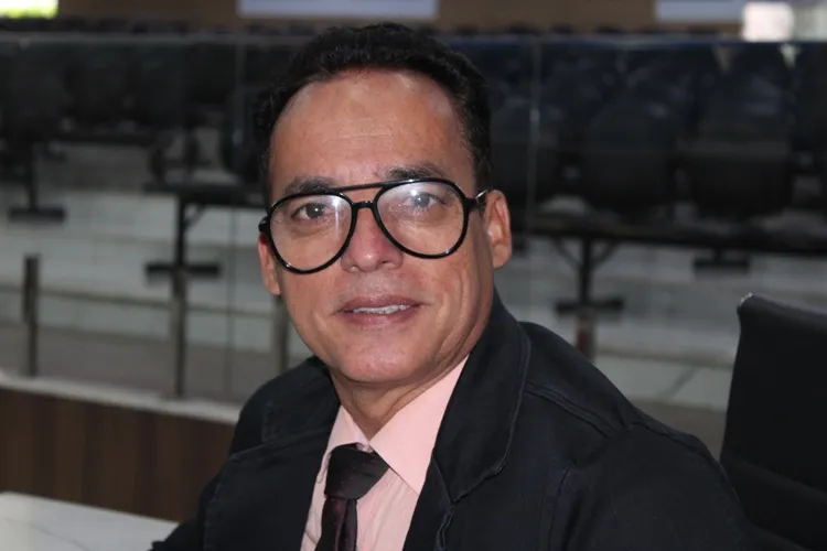 Santinho propõe restauração de passeio central na Centenário e construção de rotatória na João Paulo