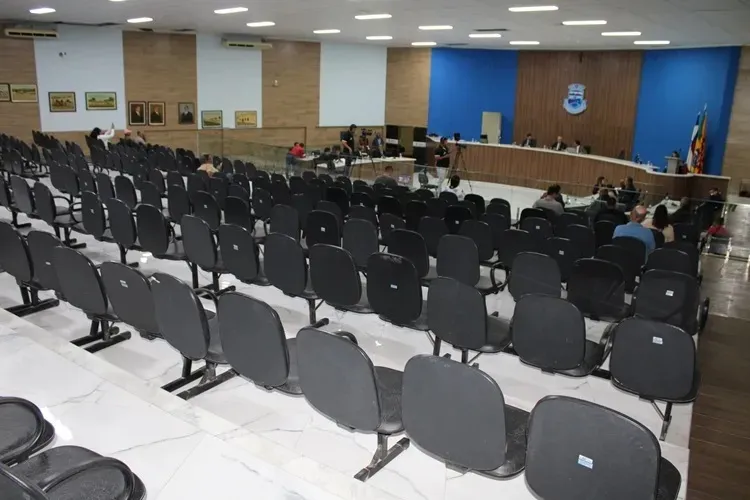 Pauta da Câmara de Brumado traz atualização salarial de servidores e honrarias nesta segunda-feira (21)