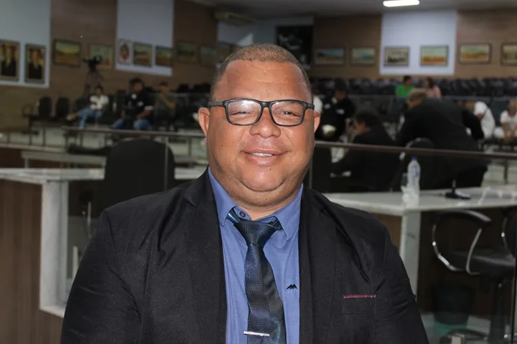 Vanderlei Boca defende reforma da Praça dos Meira em Brumado