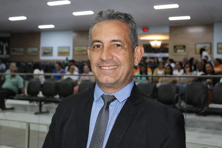 Aroldo Meira indica concessão do Título de Cidadão Brumadense a Benedito Rodrigues Moreira