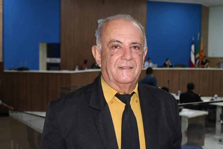 Glaudson cobra realização do serviço de capina no Loteamento Bela Ville