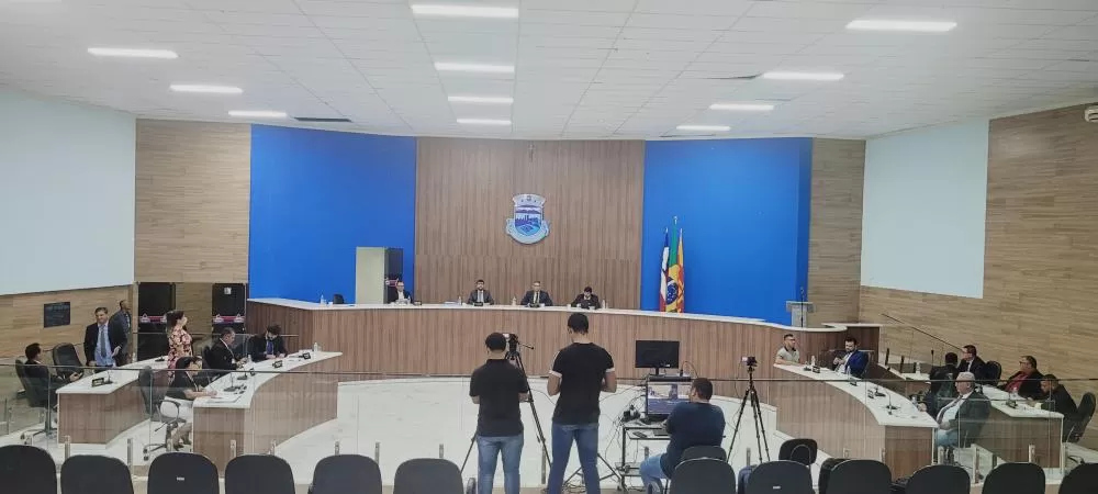 1ª Sessão Ordinária da Câmara Municipal de Vereadores de Brumado aprovaram diferentes textos apresentados.