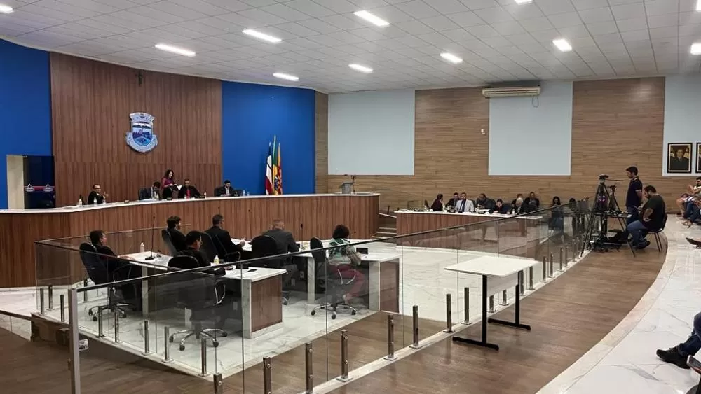 Na 40ª Sessão Ordinária da Câmara Municipal de Vereadores de Brumado, realizada nesta segunda-feira, 20 de novembro de 2023, os vereadores aprovam diferentes textos apresentados.